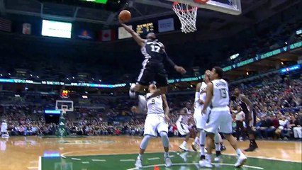 Jonathon Simmons tape un dunk incroyable sur remise en jeu