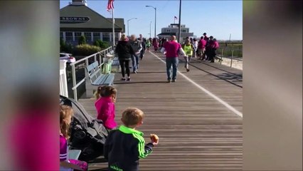 Pas sur que ces 2 enfants encouragent vraiment maman pour le marathon... Ahahha