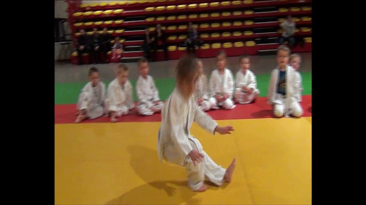 eveil judo, petits exercices sur ushiro ukémi