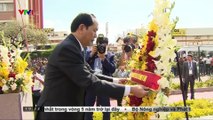 Chủ tịch nước Trần Đại Quang đặt vòng hoa cho tượng đài Hồ Chí Minh tại Madagasca