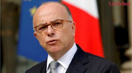 Bernard Cazeneuve succède à Manuel Valls