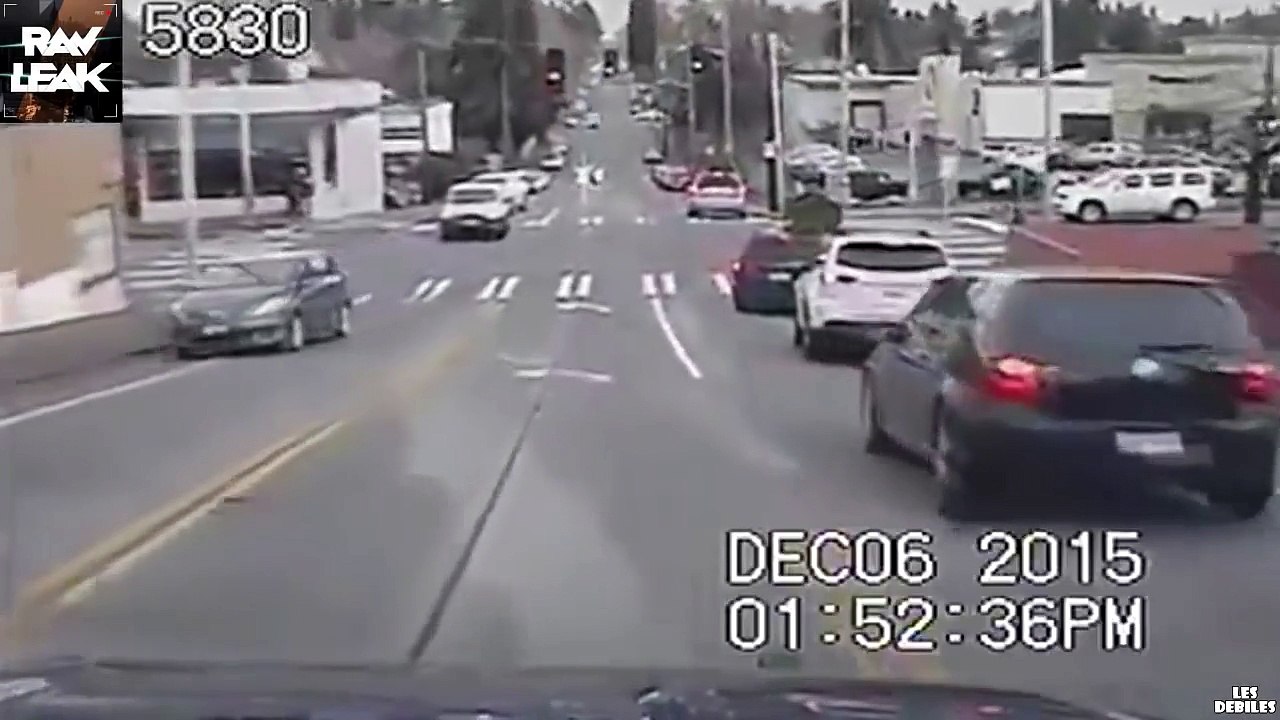 Le crash d'une voiture de police durant une course poursuite