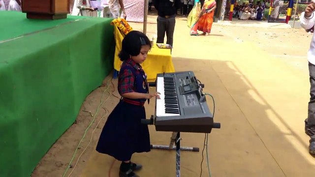 Beutiful play national anthem....piano