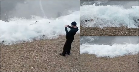 Vídeo mostra onda a congelar na costa da Rússia