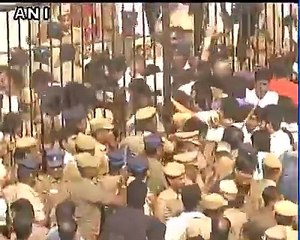 Neeya Naana gopinath gets lathi charge from police in Rajaji Hall