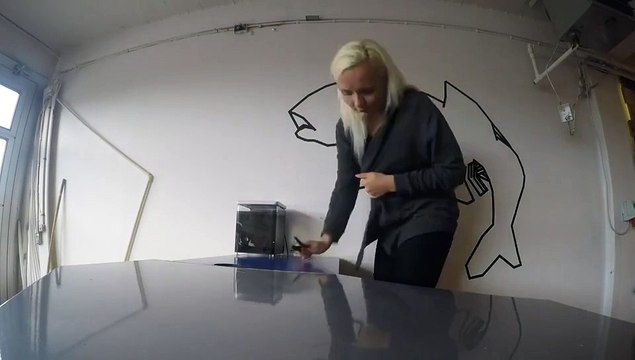 Elle n'a pas le droit de re-peindre ses murs mais a une idée géniale pour les décorer