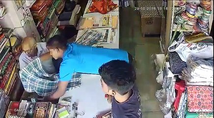 Un commerçant se fait voler de l’argent par deux enfants...