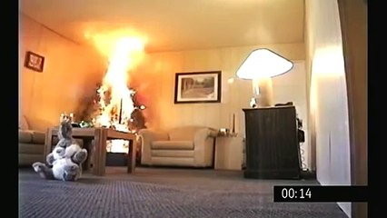 Un sapin de Noël prend feu et embrase un salon entier en 1 minute
