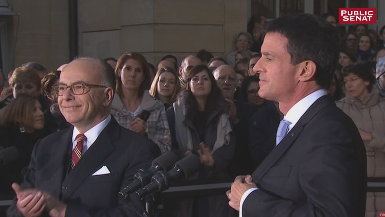 Passation de pouvoir entre Valls et Cazeneuve : « vous êtes un ami, vous êtes un frère »