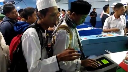 Situasi Terkini: Stasiun Juanda Dijejali Peserta Aksi Super Damai