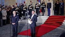 França: Valls transmete chefia do governo a Cazeneuve