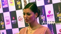 SEXBOMB Urvashi Rautela in Hrithik Roshan’s Kaabil Song Saara Zamaana