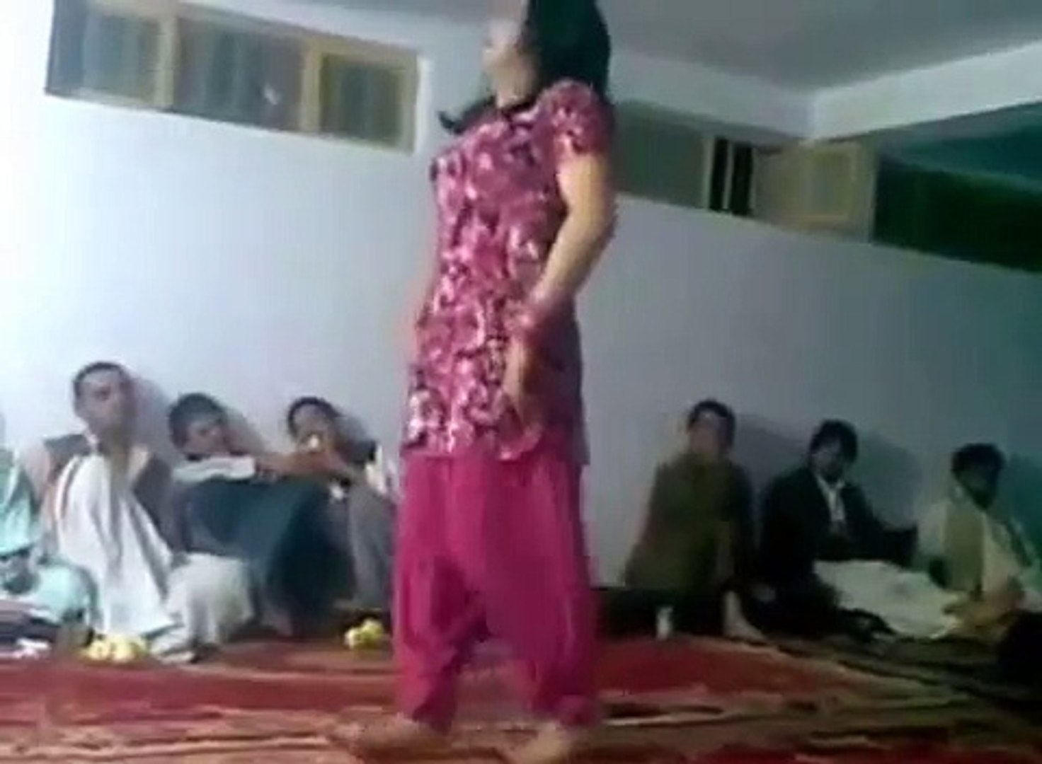 Afghan local Girl Dance Homemade رقص مست دختر افغانی جدید - video  Dailymotion
