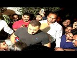 Salman Khan The SAVIOUR - Gives MONEY To Farmhouse Poor Peoples In Demonetization