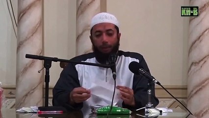 Bolehkah Kita Berpegangan Tangan atau Bermesraan dengan Istri Saat di Depan Umum