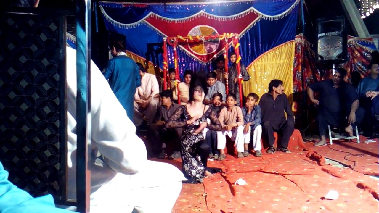 Pakistani Khusra Dance Best Wedding Dance Performence 2016 at Wedding Party By Tips and Tricks