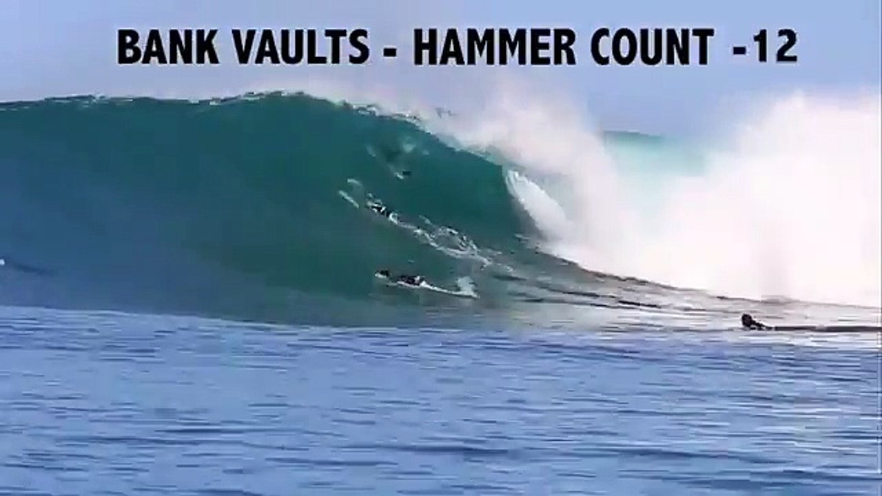 Ces surfeurs vont passer à la machine à laver... Chutes dans des vagues géantes