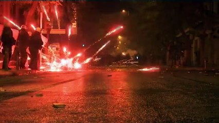 Affrontements à Athènes après une marche à la mémoire d'un ado tué par la police
