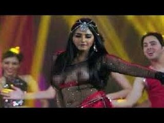 Ragini Dwivedi's HOT Wardrobe Malfunction