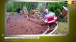 Il construit des montagnes russes pour ses petits-enfants dans son jardin