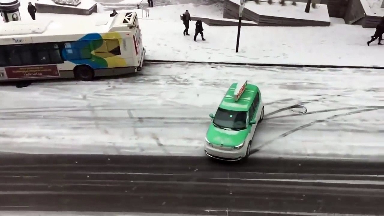 snowy roads car pile-up in Montreal 2016
