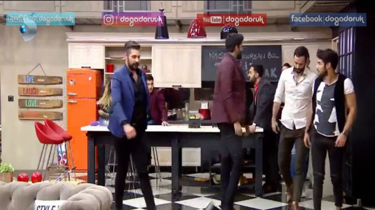 Kısmetse olur 299.bölüm - Rabia Gökhan'a Papatya veriyor