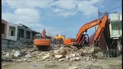 Aumentan a 92 los muertos tras el seísmo de 6,5 grados en Indonesia