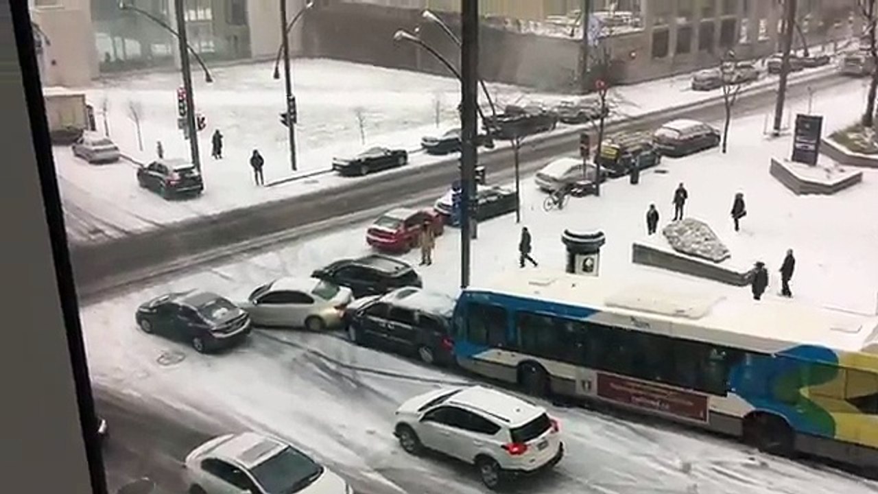 НОВИНКА! Скользкая Канада. ДТП 100 машин