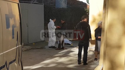 Report TV - Ngjitet në tarracë për të rregulluar antenën, bie aksidentalisht 75-vjeçari