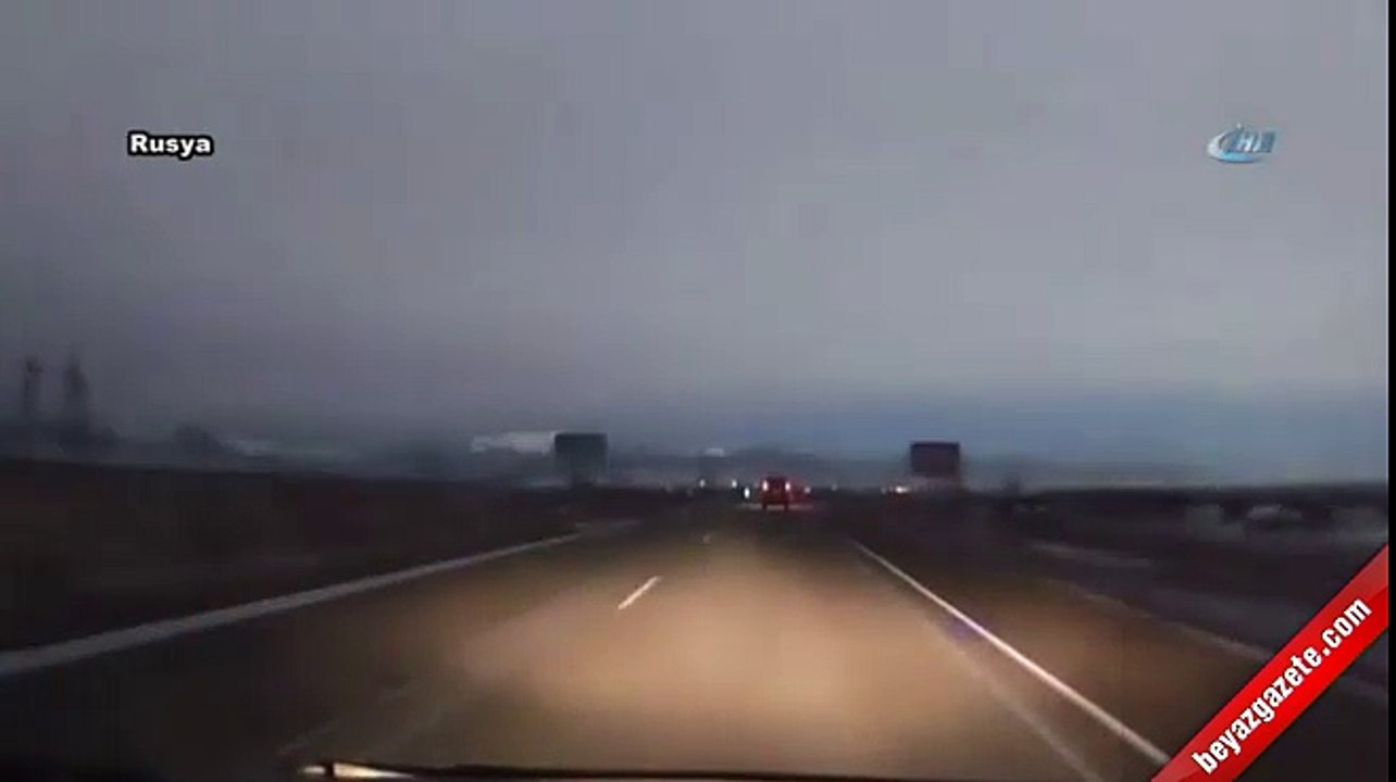 Düşen meteor geceyi aydınlattı