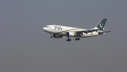 Flugzeug mit Dutzenden Insassen in Pakistan abgestürzt