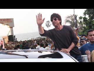 Shahrukh Khan At Bandstand New Promenade Opening In Front Of House Mannat