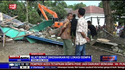 Petugas Selamatkan Suami Istri Terjebak Reruntuhan di Aceh