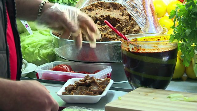 Turquie : des boulettes gratuites pour soutenir la livre