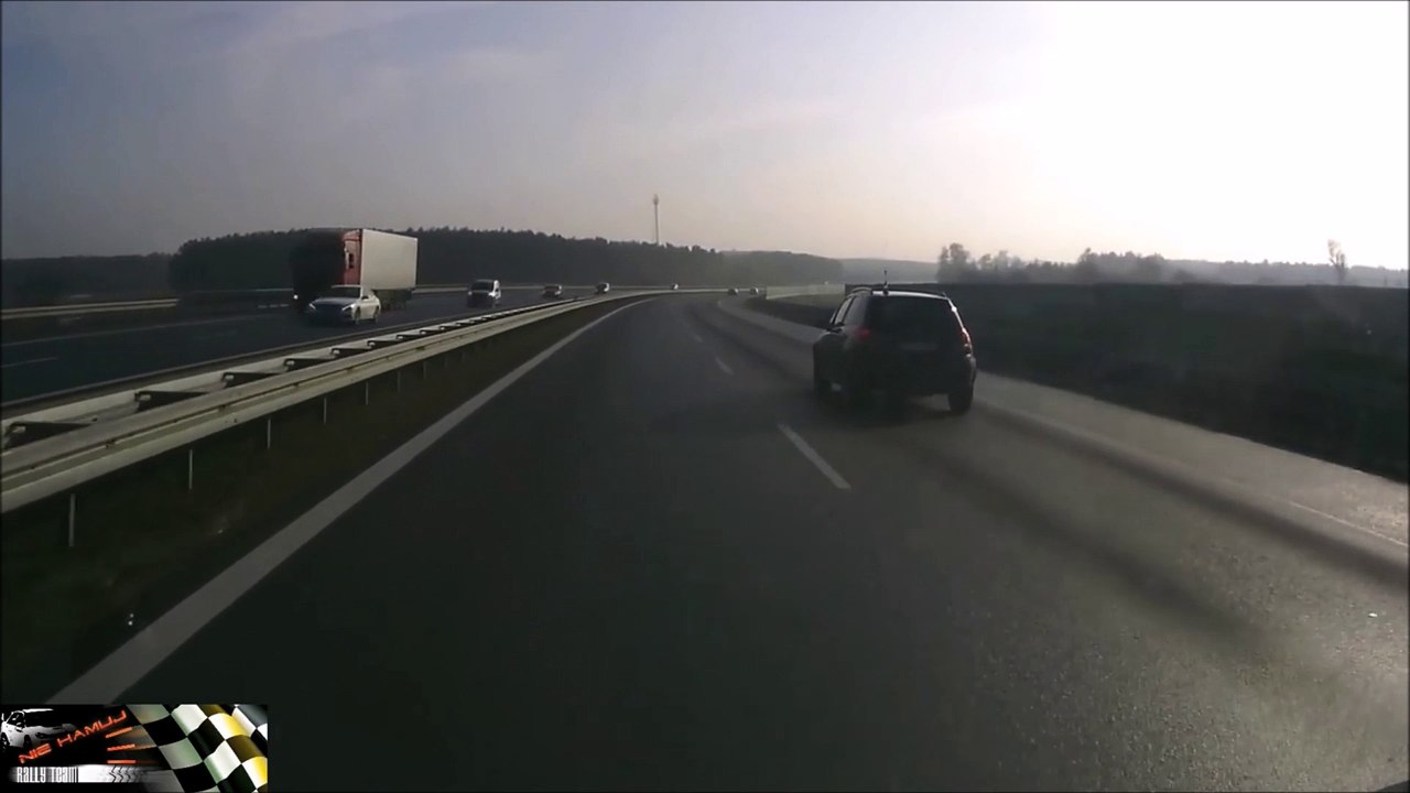 Il se fait doubler par sa remorque sur l'autoroute