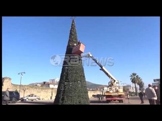 Festat e fundvitit - Atmosferë e vakët, zbukurimet e vendosura në qytete, ato të vjetrat