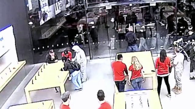 Des braqueurs attaquent deux fois de suite un Apple Store... Dingue