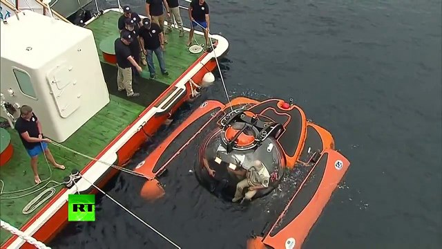 Владимир Путин погрузился в батискафе на дно Черного моря у берегов Крыма и иссл
