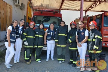 Estudantes vivem um dia de bombeiro em Cajazeiras-PB