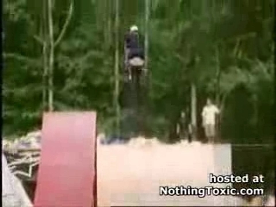 C'est pas une moto de FMX LOL