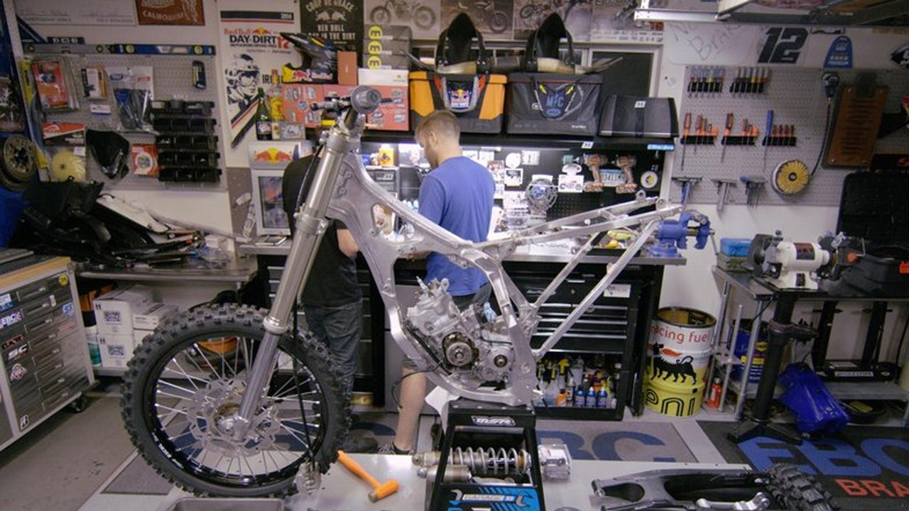 Project Two-Stroke Pt 1: Watch Aaron Colton Fully Rebuild a 2006 Yamaha YZ125