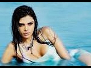 HOT & SEXY Sherlyn Chopra Gets Into Swimming Pool