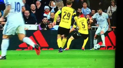 Le méchant petit-pont de Benzema !