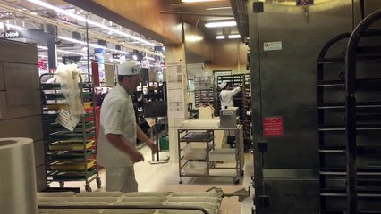 Les clients visitent les coulisses de Carrefour (Julie Koch)