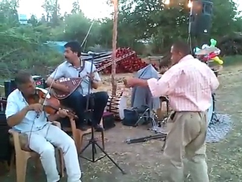 oyun havası - Deli GÖKHAN GÜZEL OYNUYOR MÜZİKTE SÜPER