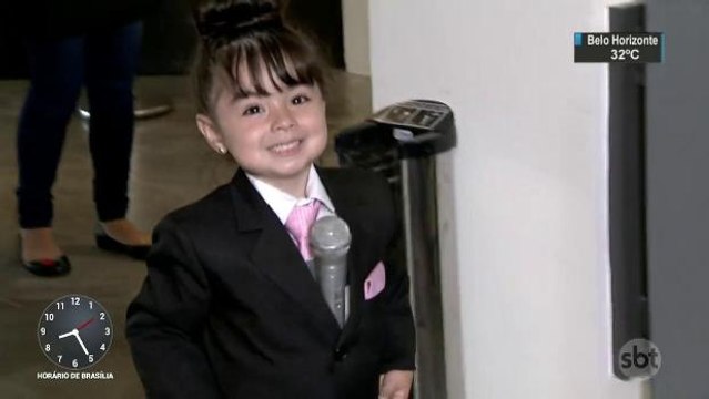 Exposição ´Silvio Santos vem aí´ inspira menina de 3 anos