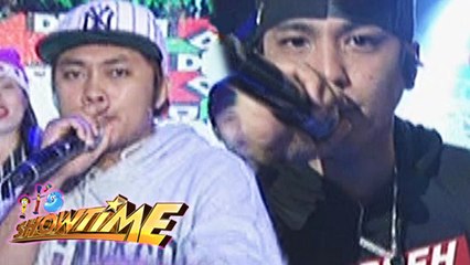 It's Showtime: Deng vs Kritiko | Christmas Rapper