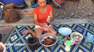Amazing Beautiful Girl Cooking Snail - How To Grill Snails With Salt & Chilli In Cambodia