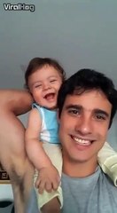 Le fou rire de ce bébé va faire votre journée