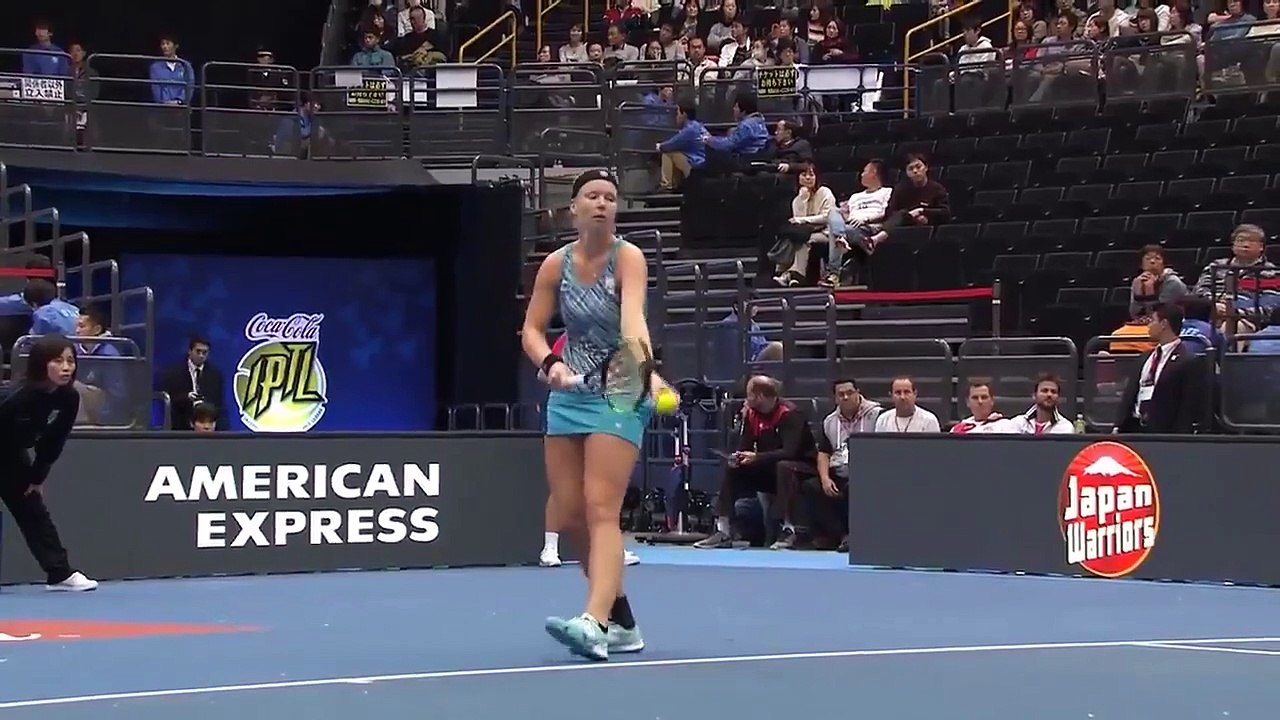 La balle de match la plus ridicule qui soit : la joueuse de tennis Kiki Bertens se ridiculise